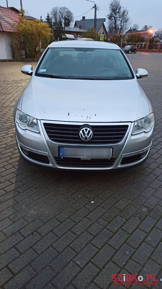 2005' Volkswagen Passat photo #3