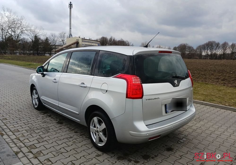 2009' Peugeot 5008 photo #3