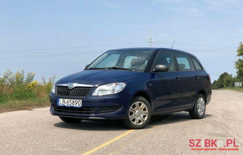2011' Skoda Fabia photo #1