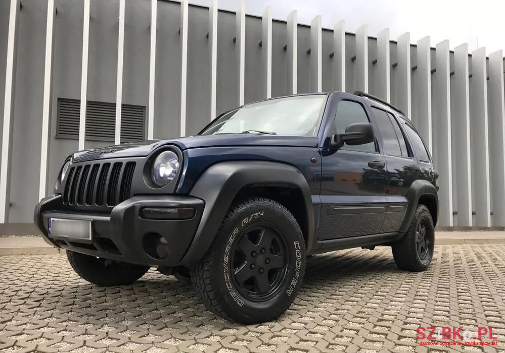 2004' Jeep Cherokee photo #4