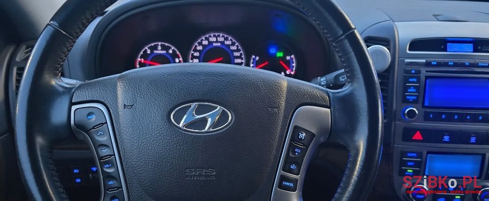 2011' Hyundai Santa Fe photo #5