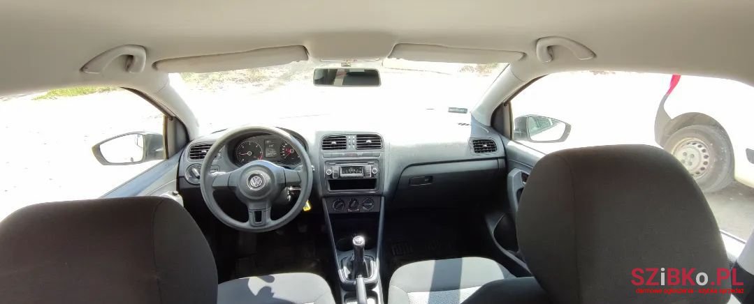 2011' Volkswagen Polo photo #5