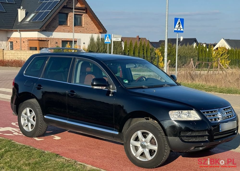 2005' Volkswagen Touareg photo #1