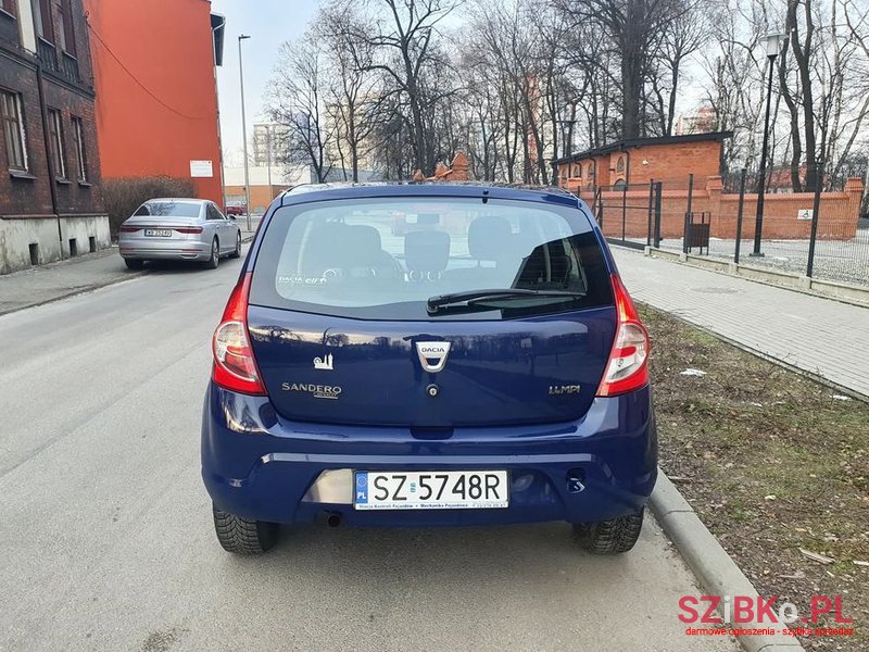 2009' Dacia Sandero photo #6