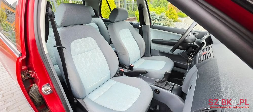 2002' Skoda Fabia photo #4