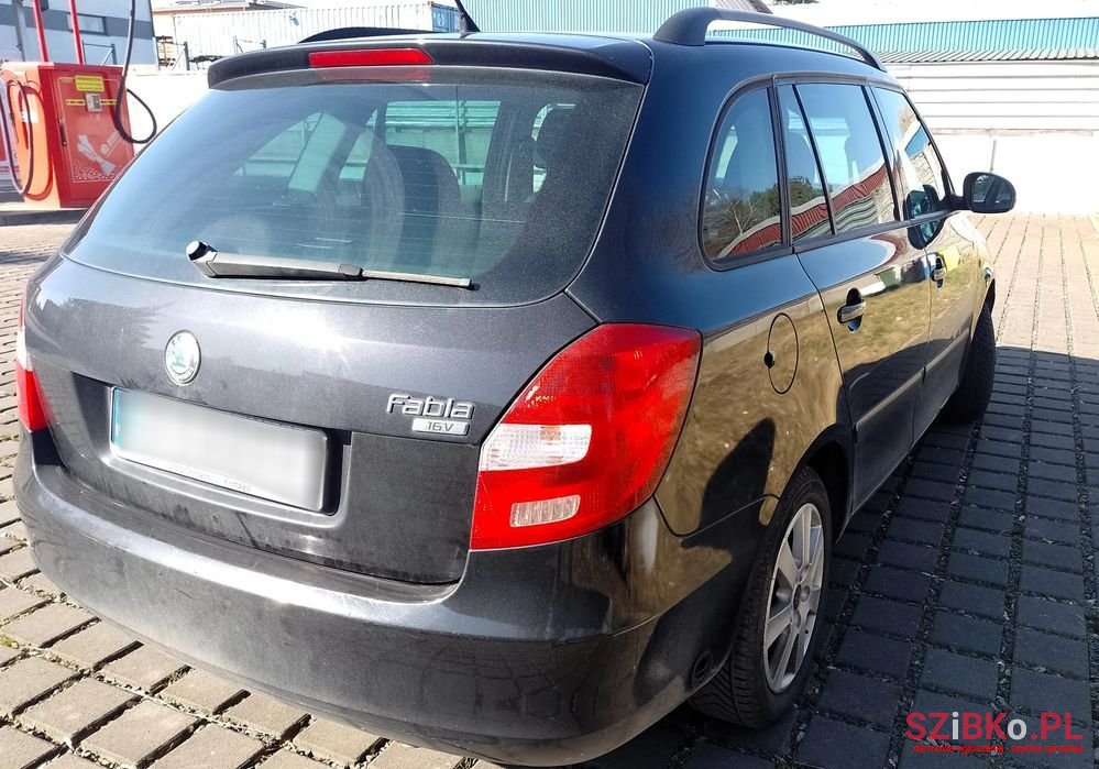 2008' Skoda Fabia photo #2