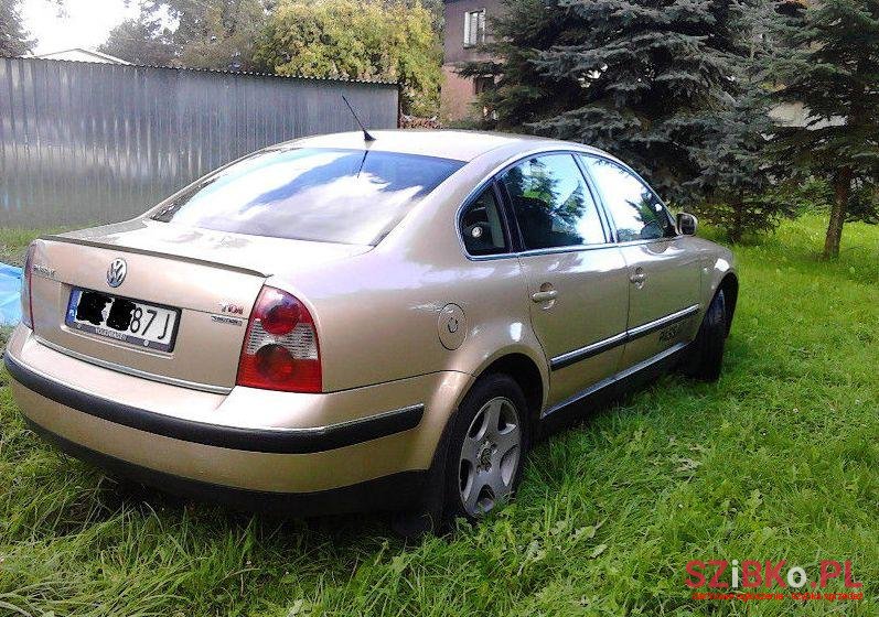 2002' Volkswagen Passat photo #1