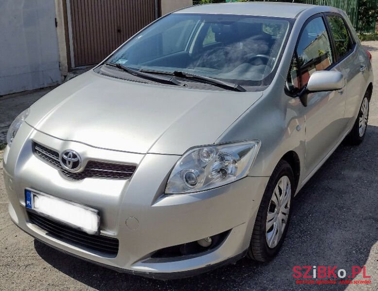2007' Toyota Auris photo #1