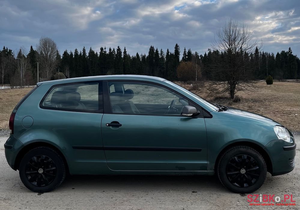 2005' Volkswagen Polo photo #6