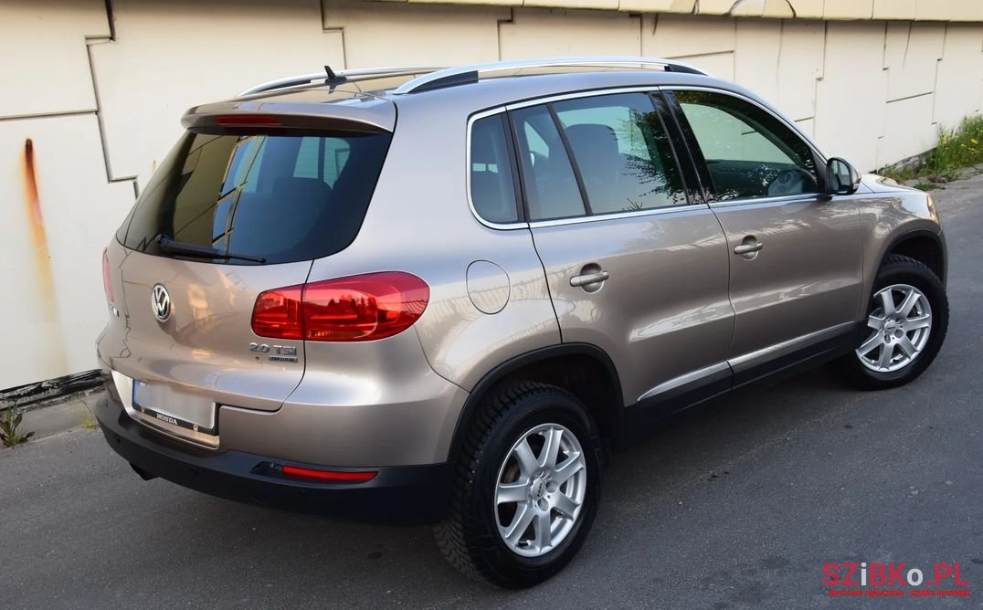 2011' Volkswagen Tiguan photo #6