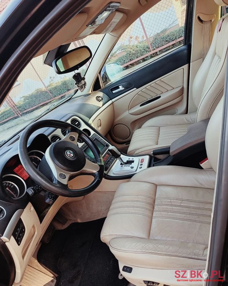 2006' Alfa Romeo 159 1.9Jtdm Q-Ti photo #3