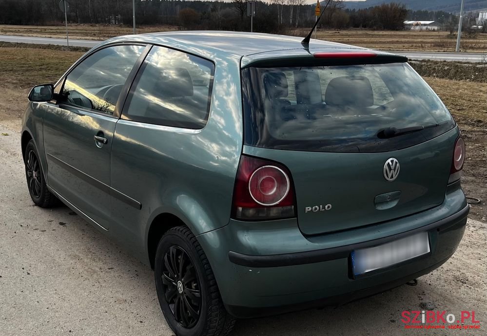 2005' Volkswagen Polo photo #2