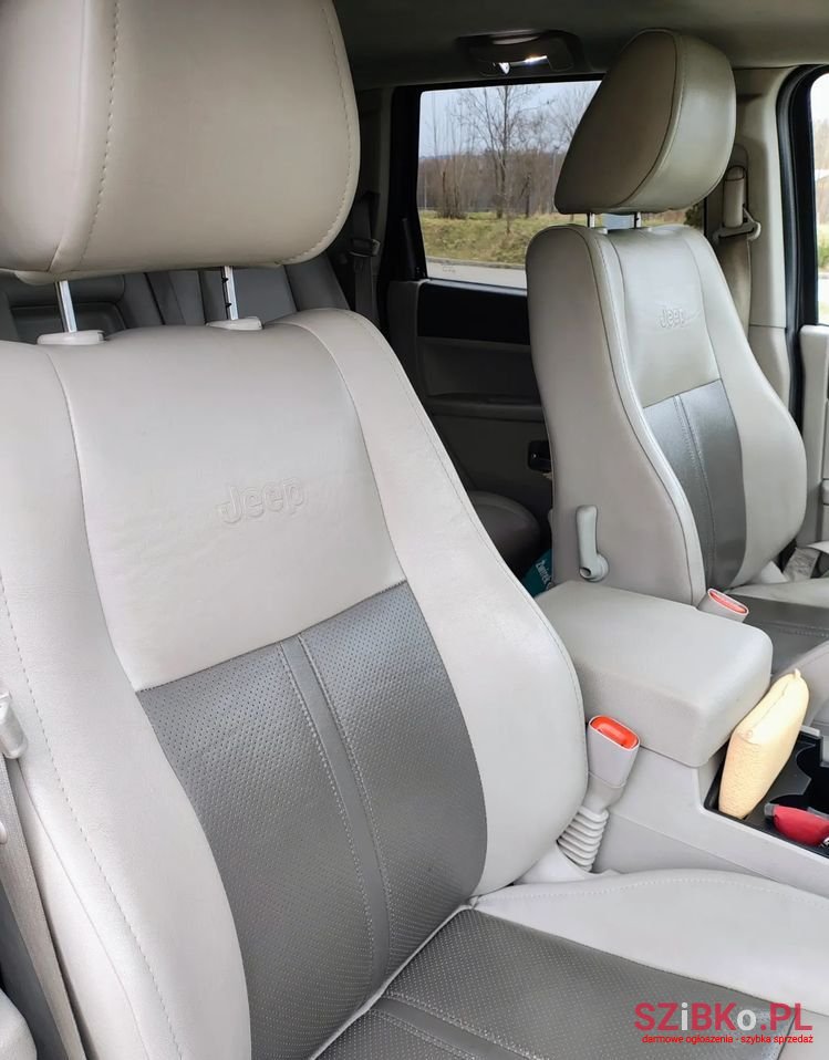 2005' Jeep Grand Cherokee photo #2