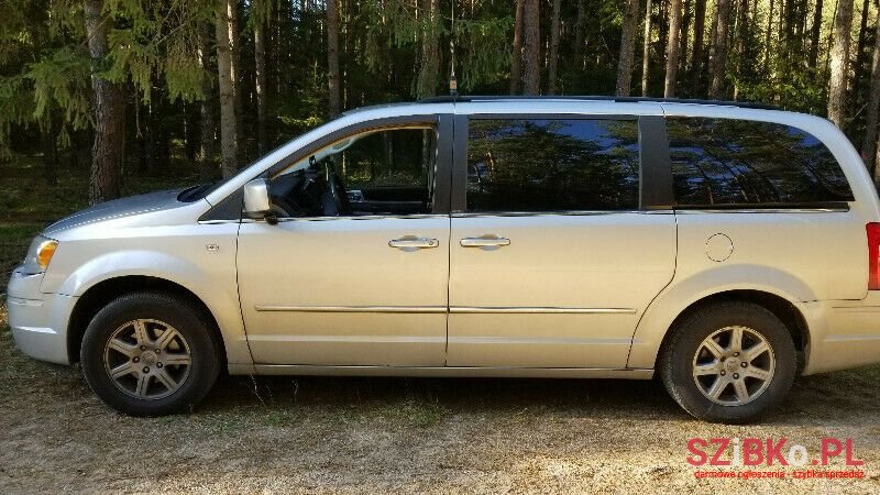 2010' Chrysler Grand Voyager photo #1