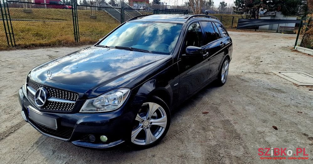 2011' Mercedes-Benz C-Class photo #1