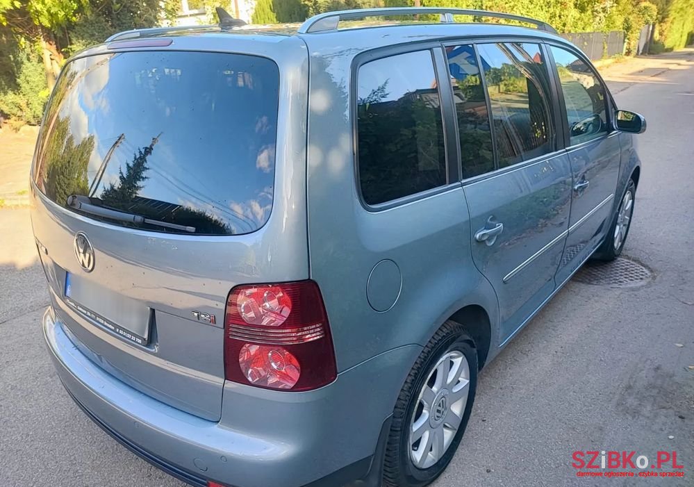 2007' Volkswagen Touran photo #5