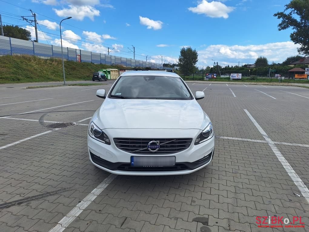 2017' Volvo V60 photo #5