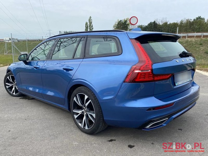 2020' Volvo V60 D4 R-Design photo #3