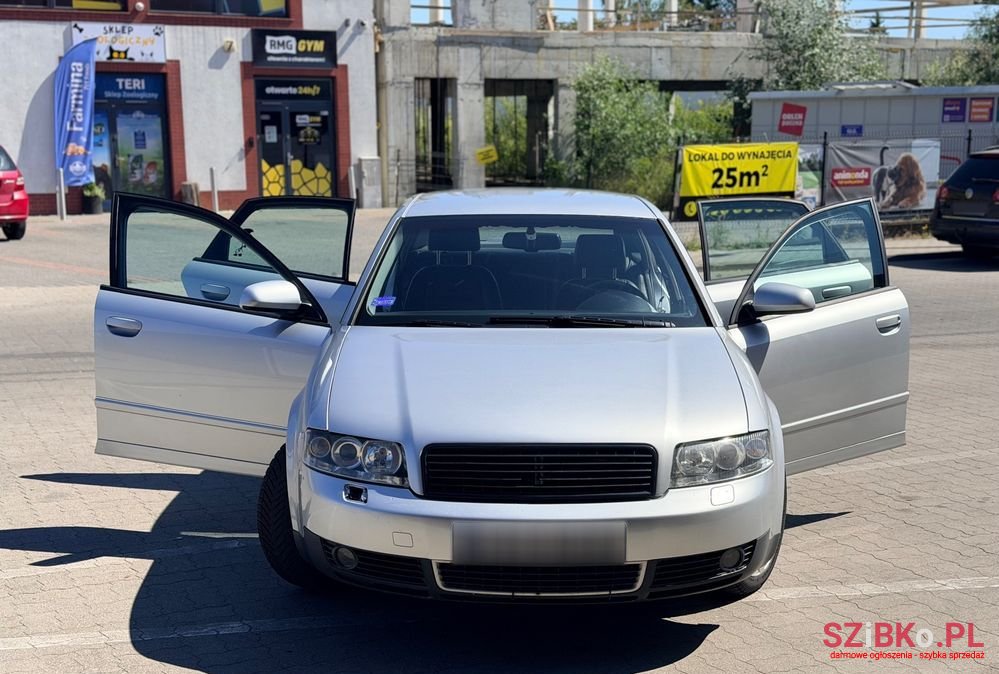 2002' Audi A4 Limousine photo #2