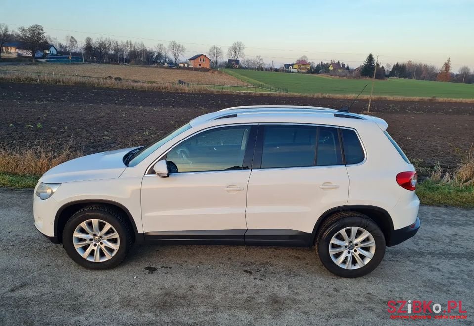 2011' Volkswagen Tiguan photo #4