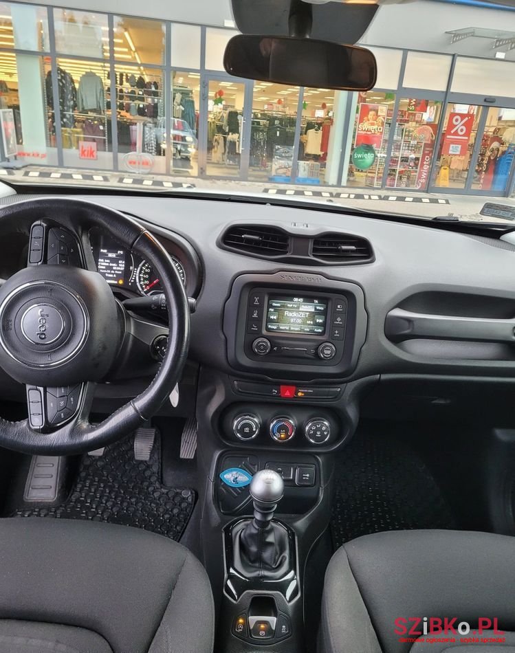 2016' Jeep Renegade photo #4