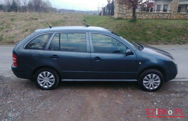 2004' Skoda Fabia photo #1