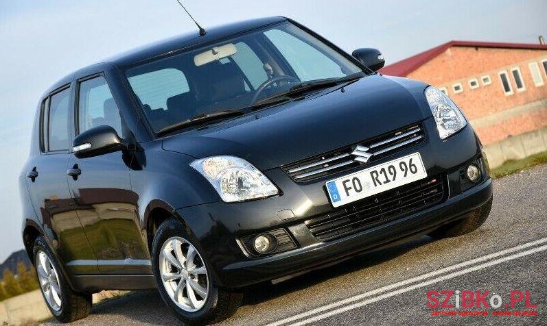 2010' Suzuki Swift photo #1