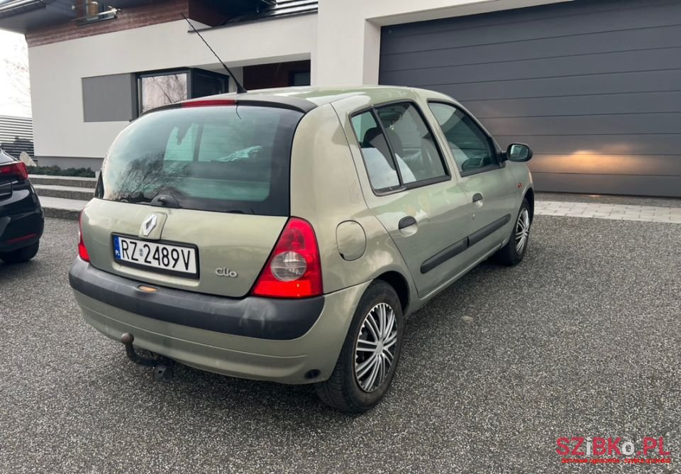 2002' Renault Clio photo #1