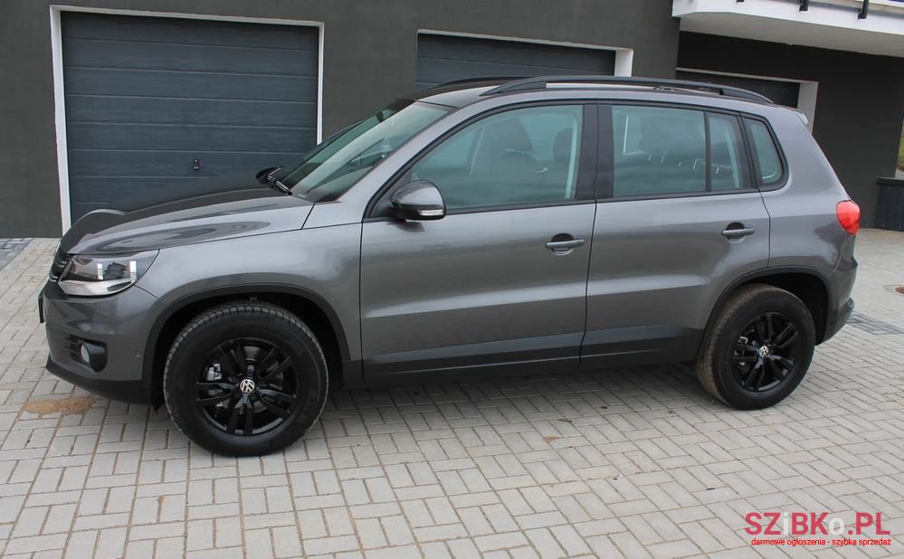 2011' Volkswagen Tiguan photo #6