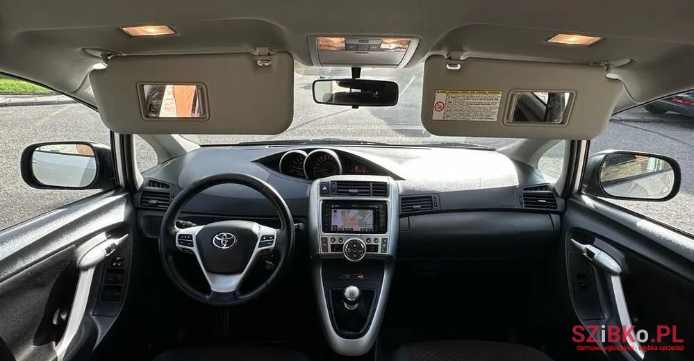 2011' Toyota Verso photo #5