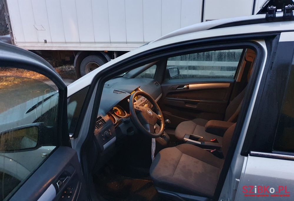 2006' Opel Zafira 1.8 Design Edition photo #6
