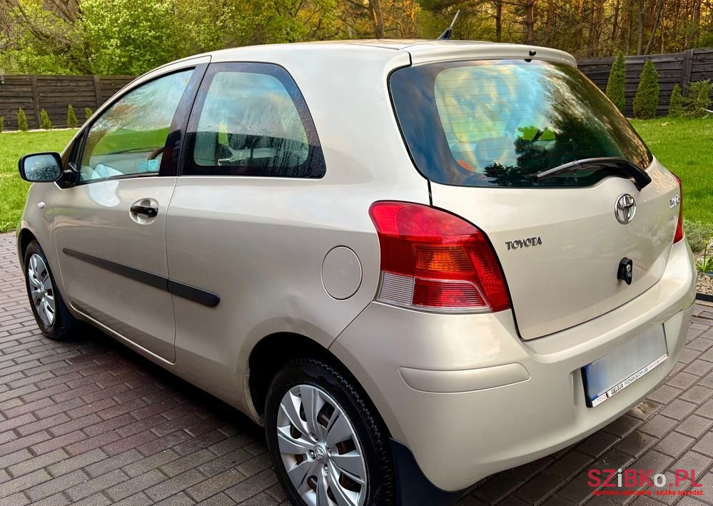 2009' Toyota Yaris 1.33 Luna photo #4