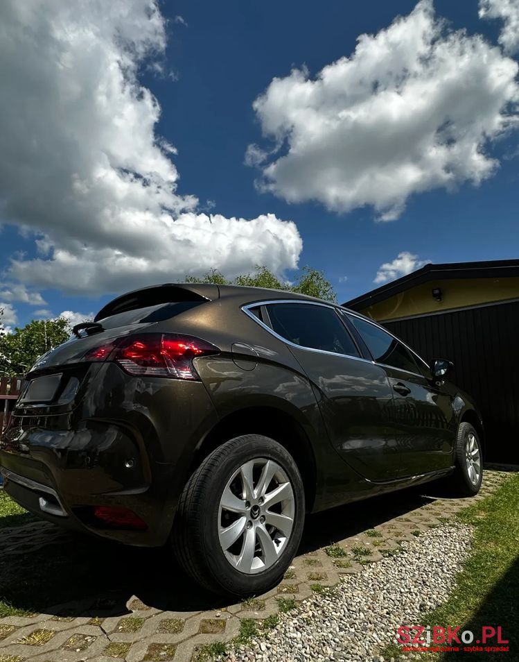 2012' Citroen DS4 photo #3