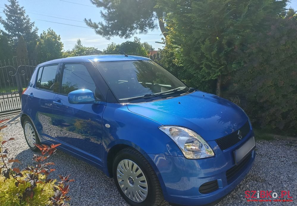 2005' Suzuki Swift photo #1