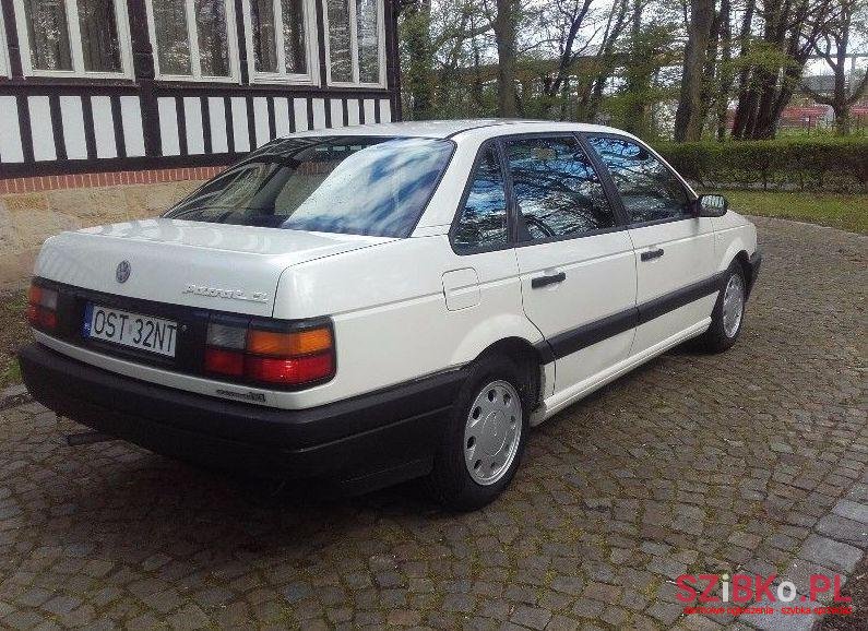 1990' Volkswagen Passat photo #2