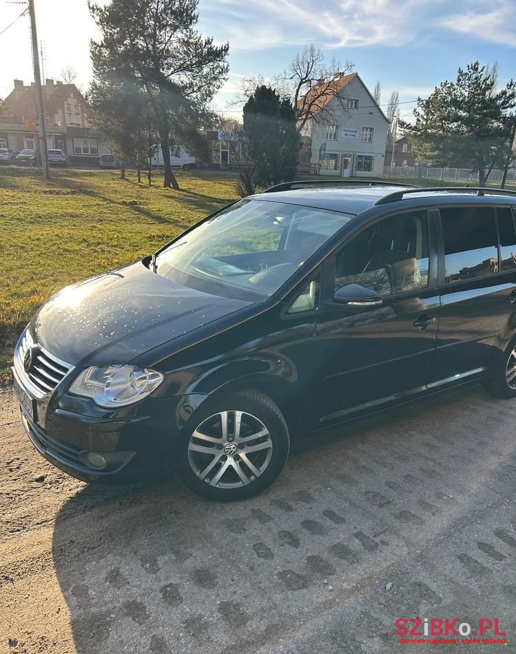 2010' Volkswagen Touran photo #3