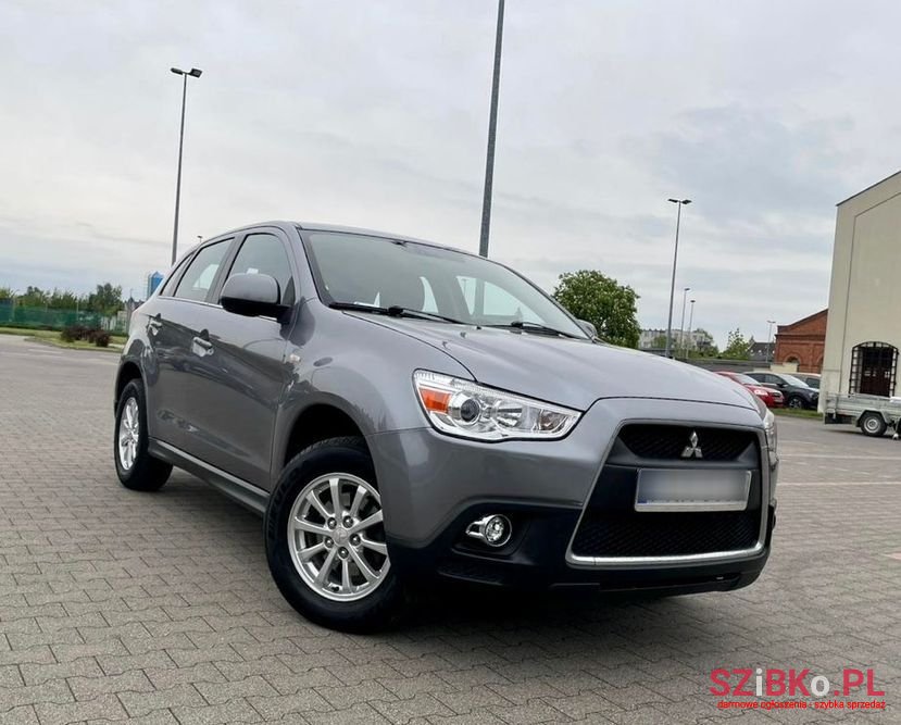 2011' Mitsubishi ASX photo #2