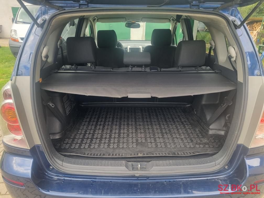 2007' Toyota Corolla Verso photo #6