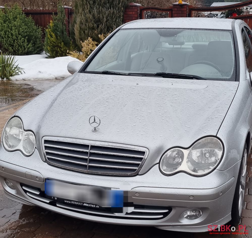2004' Mercedes-Benz C-Class photo #2