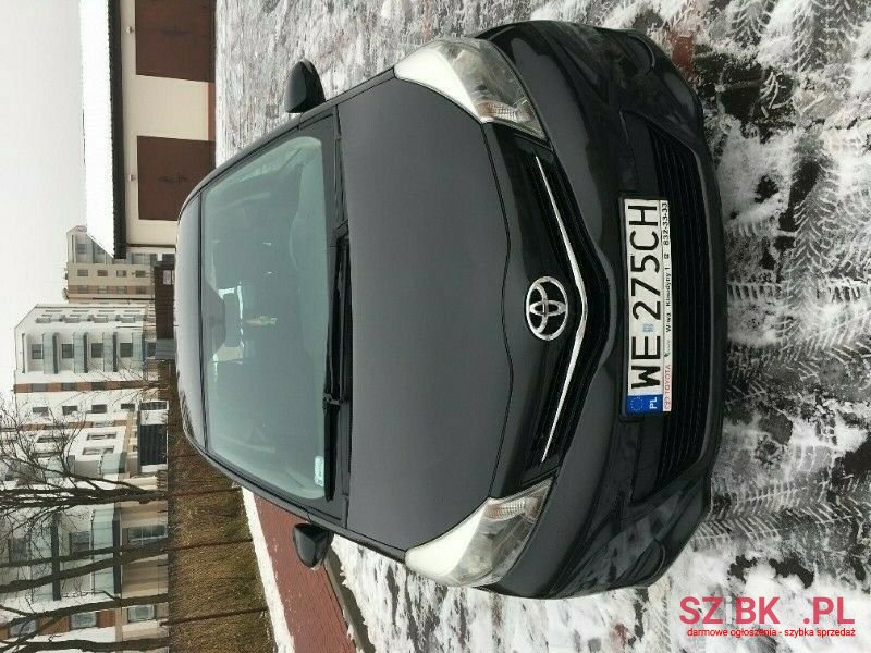 2011' Toyota Yaris photo #4