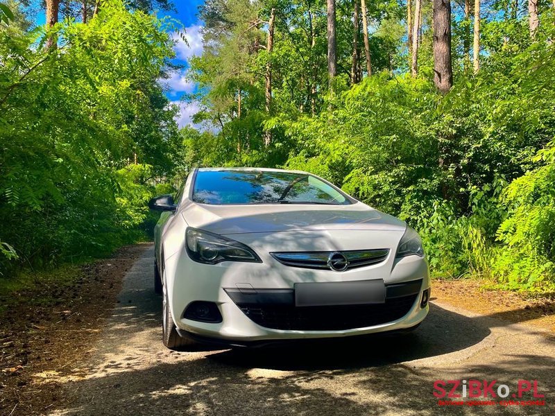 2013' Opel Astra photo #3