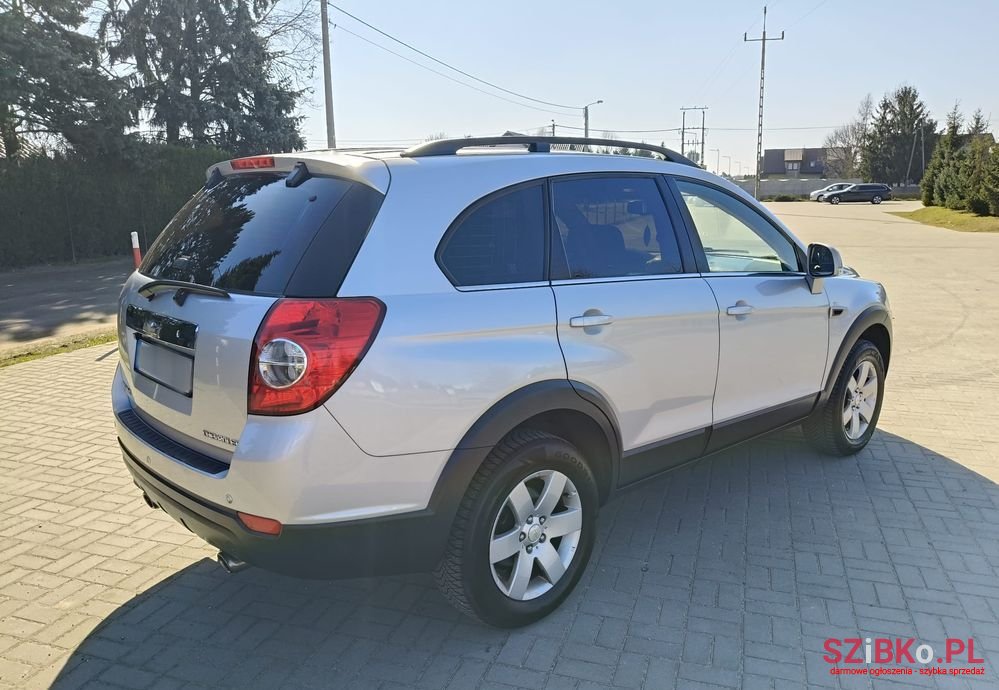 2011' Chevrolet Captiva photo #3