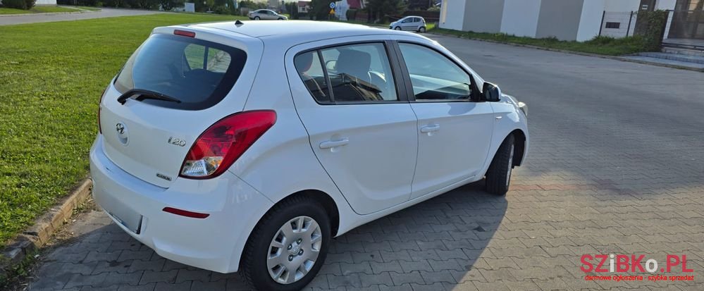 2014' Hyundai i20 photo #3