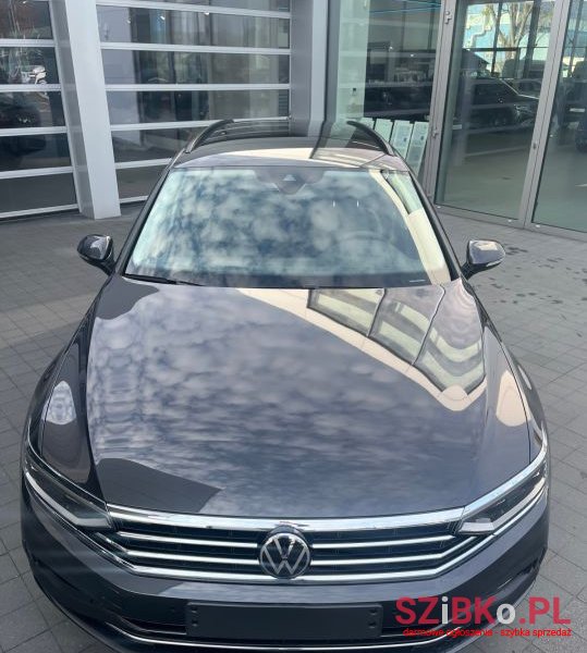 2023' Volkswagen Passat photo #2