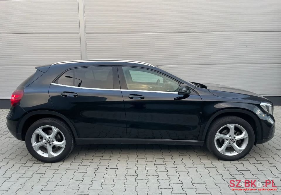 2017' Mercedes-Benz Gla photo #4