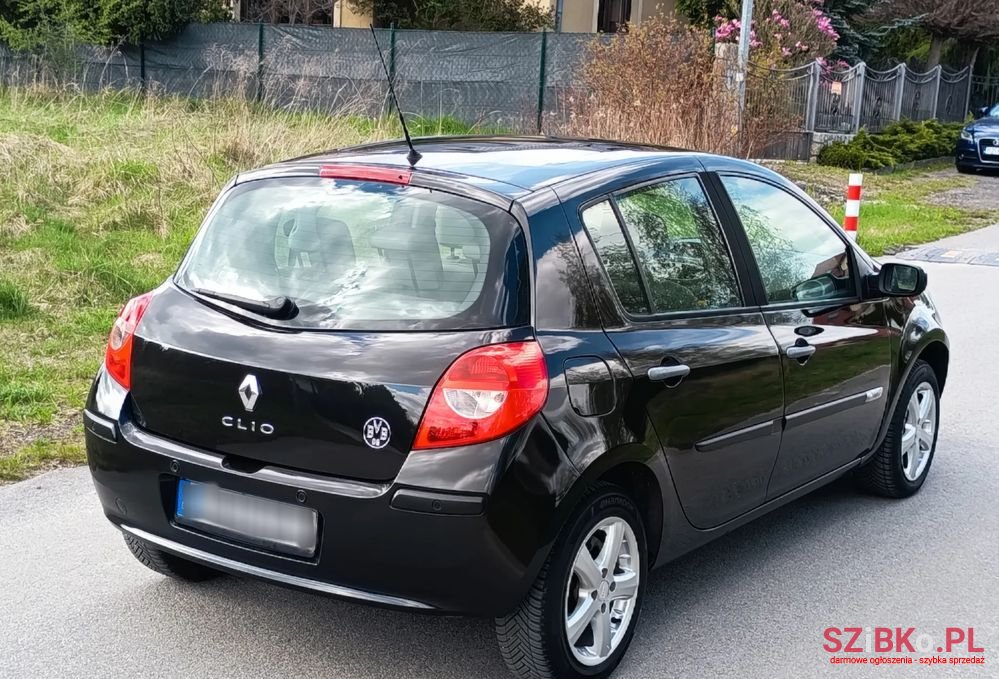 2009' Renault Clio photo #5