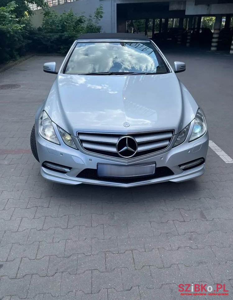 2011' Mercedes-Benz E-Class photo #3