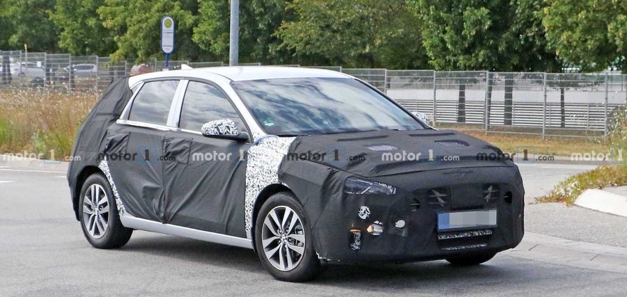 Hyundai Elantra GT Facelift PHEV Caught In Spy Photos