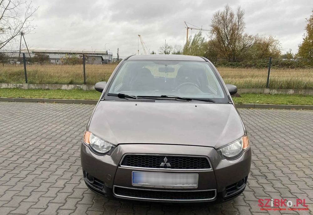 2011' Mitsubishi Colt 08-14 photo #2