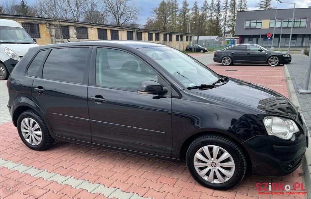 2005' Volkswagen Polo photo #2